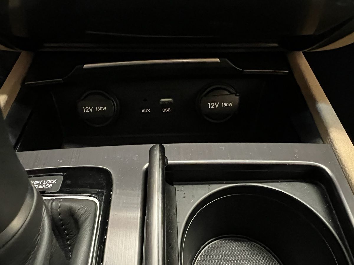 2015 Hyundai Genesis 3.8 photo 4