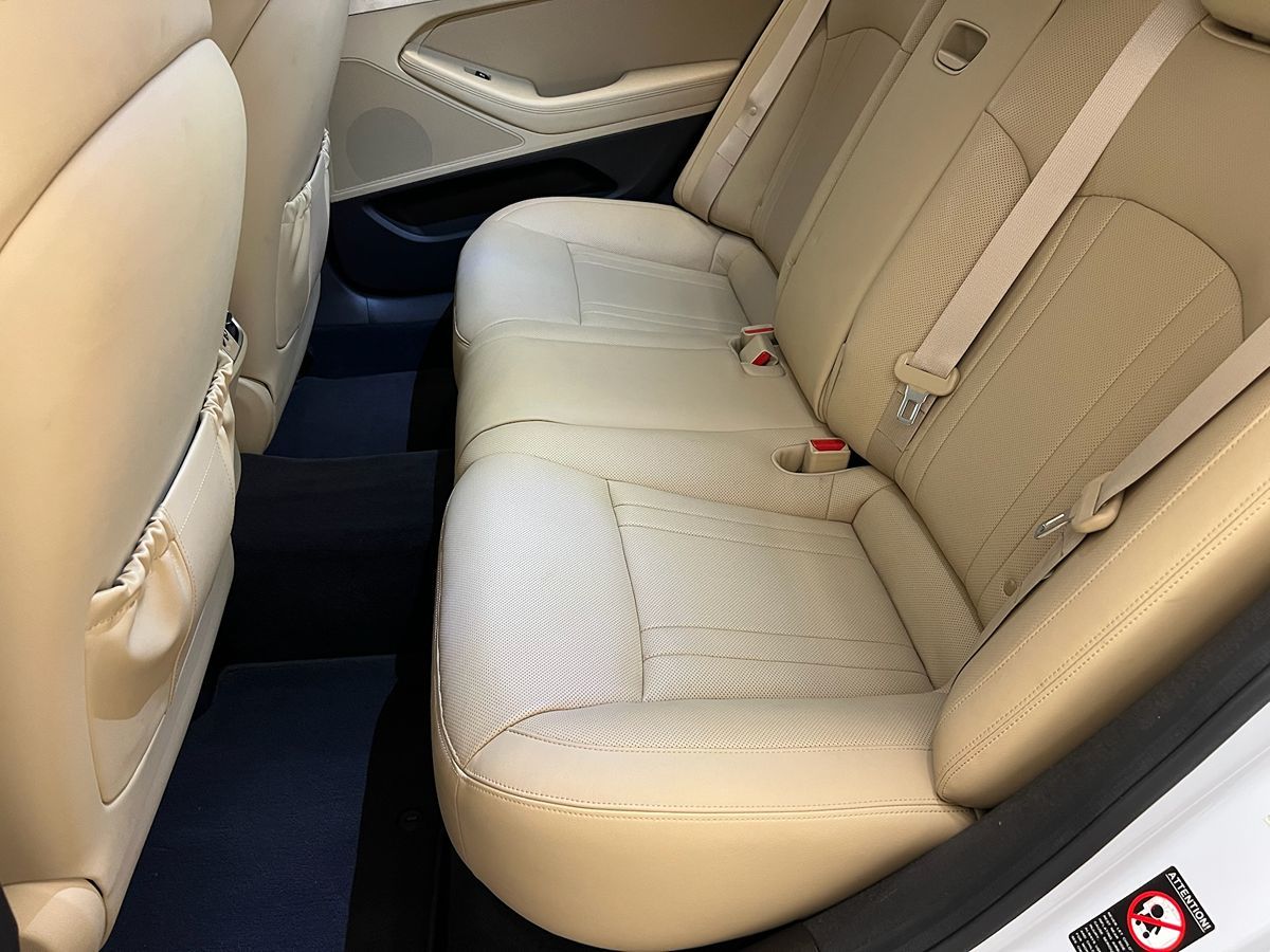 2015 Hyundai Genesis 3.8 photo 11