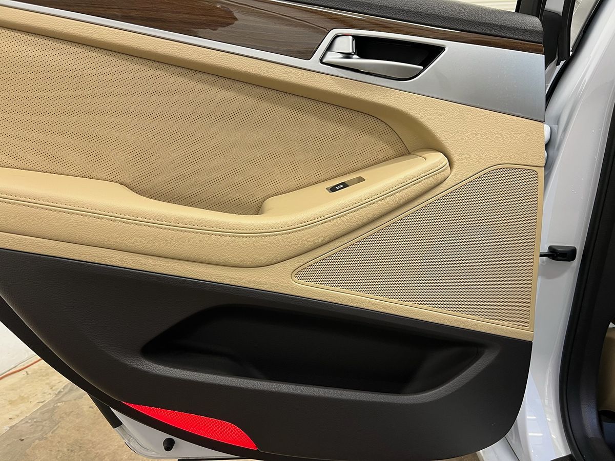 2015 Hyundai Genesis 3.8 photo 12
