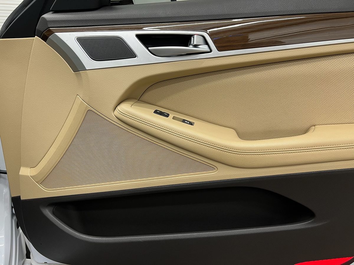 2015 Hyundai Genesis 3.8 photo 13