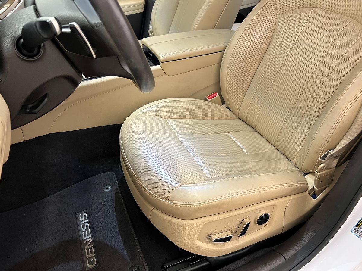 2015 Hyundai Genesis 3.8 photo 10