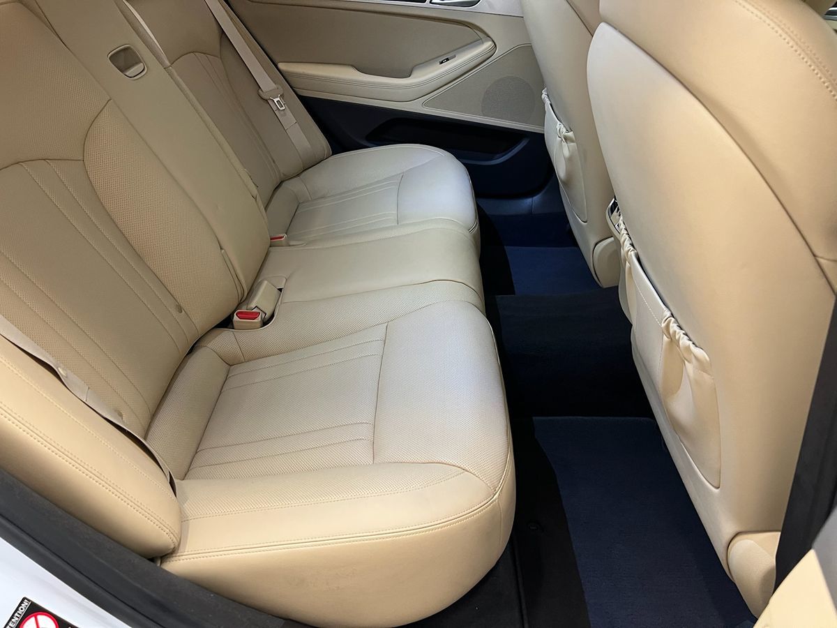2015 Hyundai Genesis 3.8 photo 9