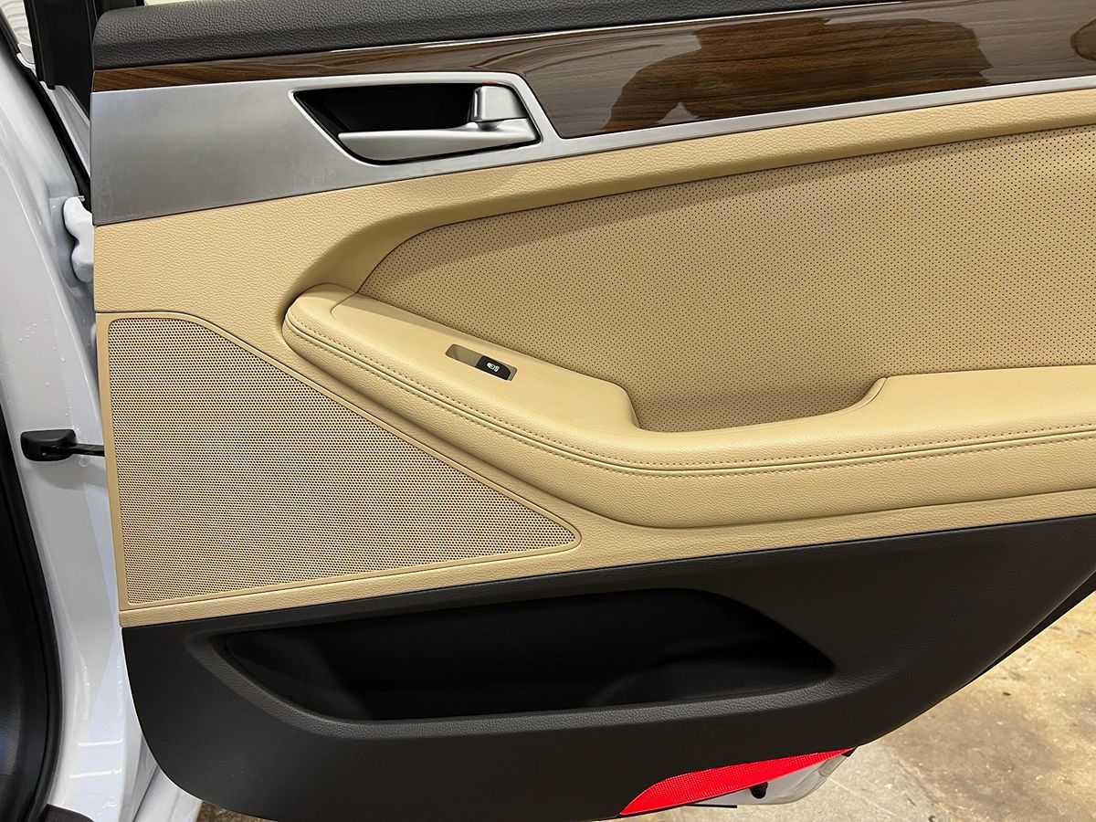 2015 Hyundai Genesis 3.8 photo 14