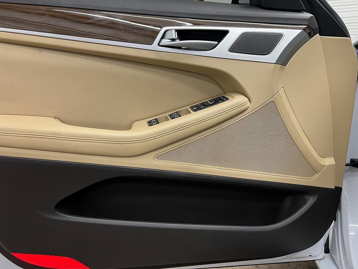 2015 Hyundai Genesis 3.8 photo 15