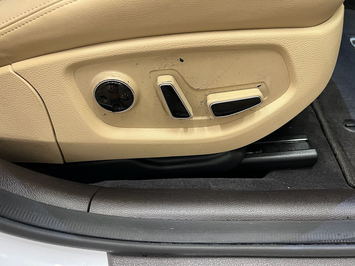 2015 Hyundai Genesis 3.8 photo 16