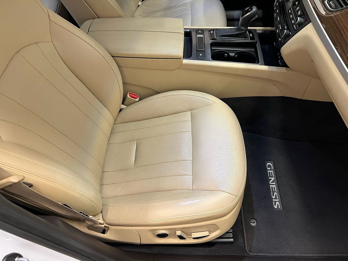 2015 Hyundai Genesis 3.8 photo 8