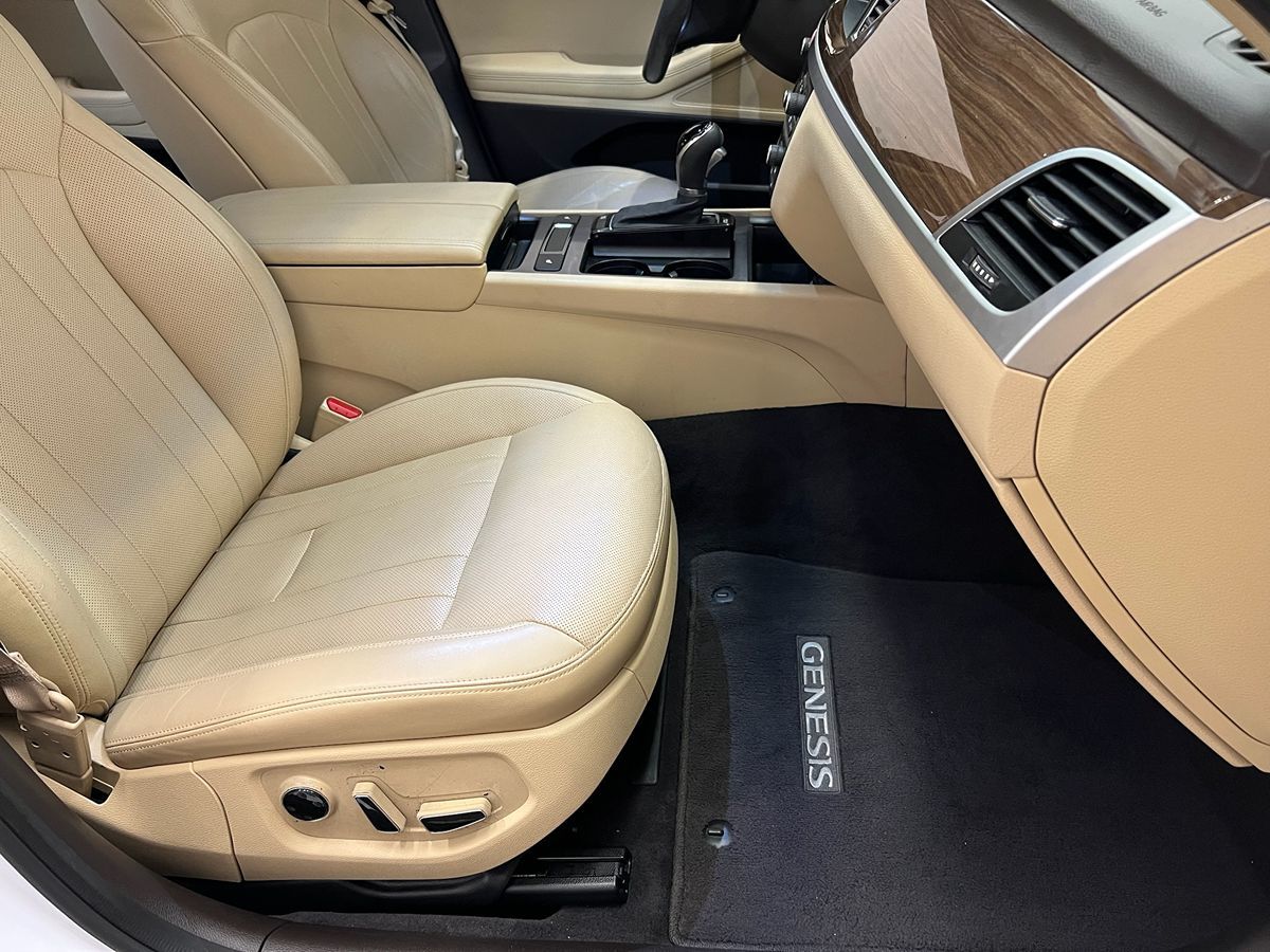 2015 Hyundai Genesis 3.8 photo 6