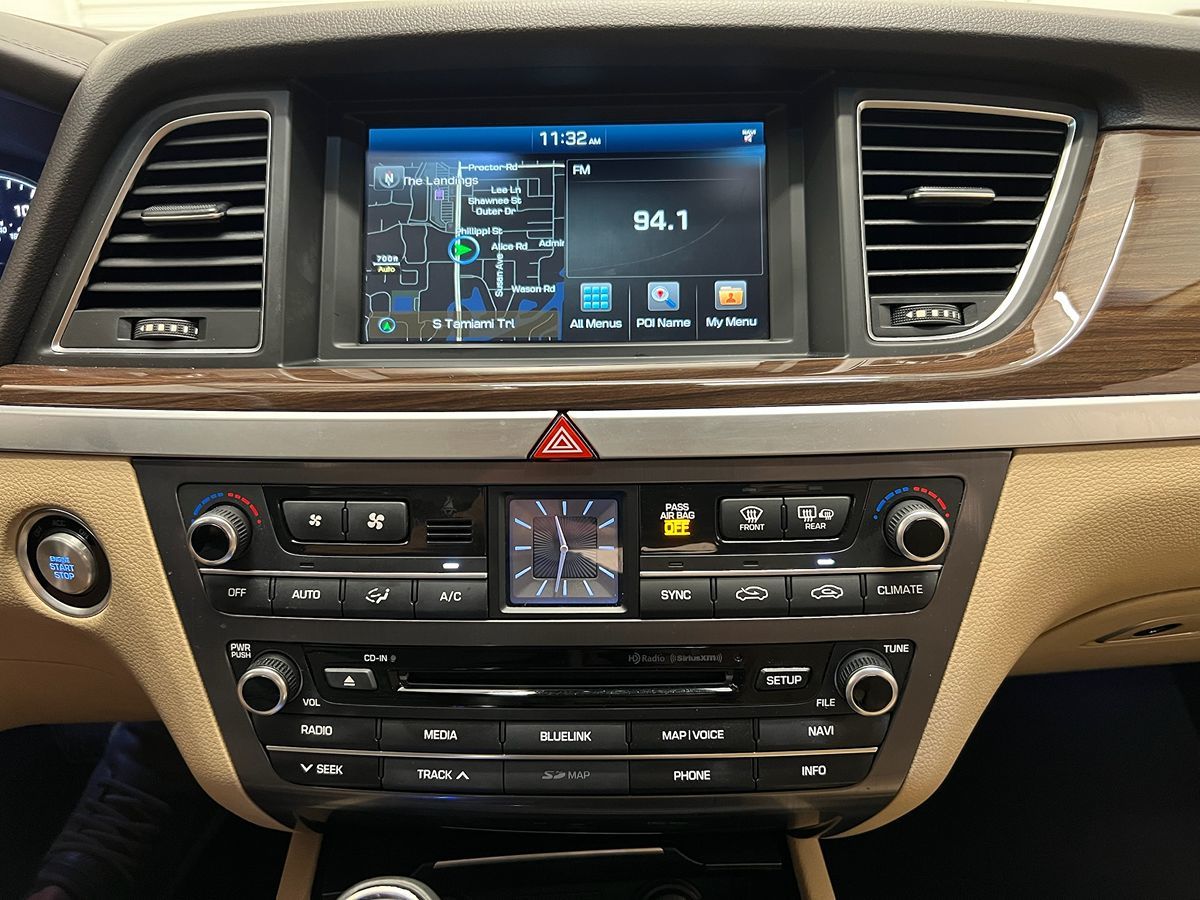 2015 Hyundai Genesis 3.8 photo 17