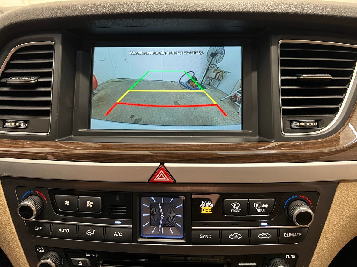 2015 Hyundai Genesis 3.8 photo 3