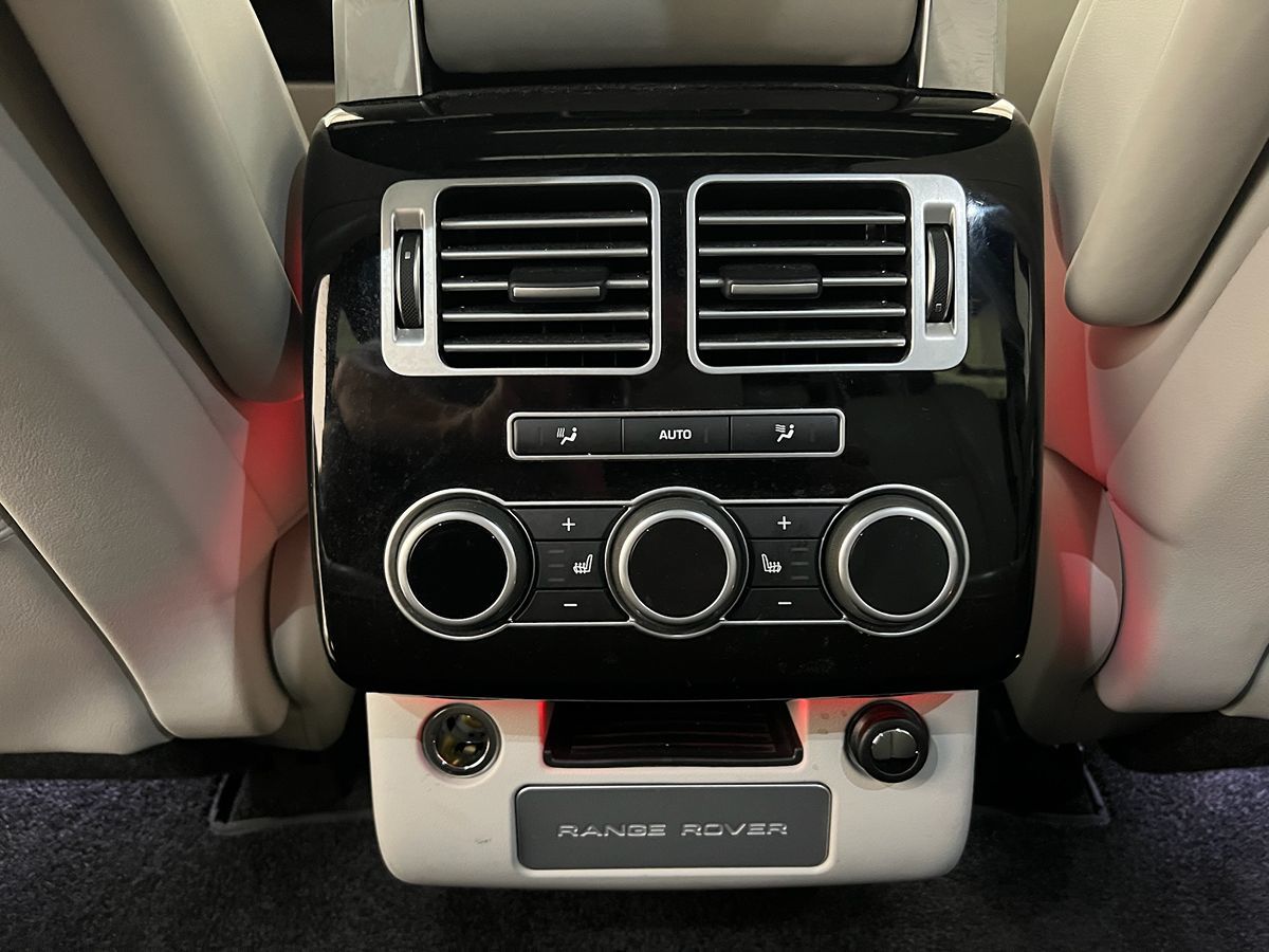2017 Land Rover Range Rover HSE photo 10