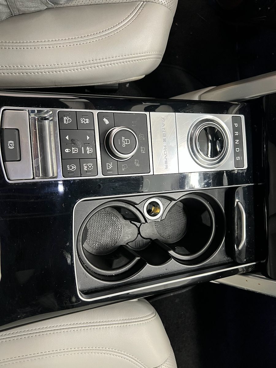 2017 Land Rover Range Rover HSE photo 11
