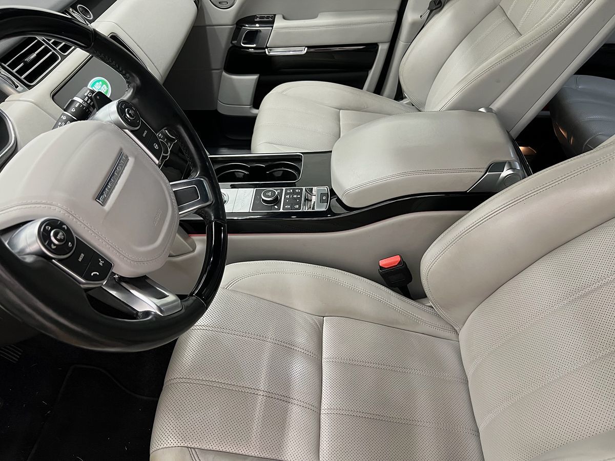 2017 Land Rover Range Rover HSE photo 2