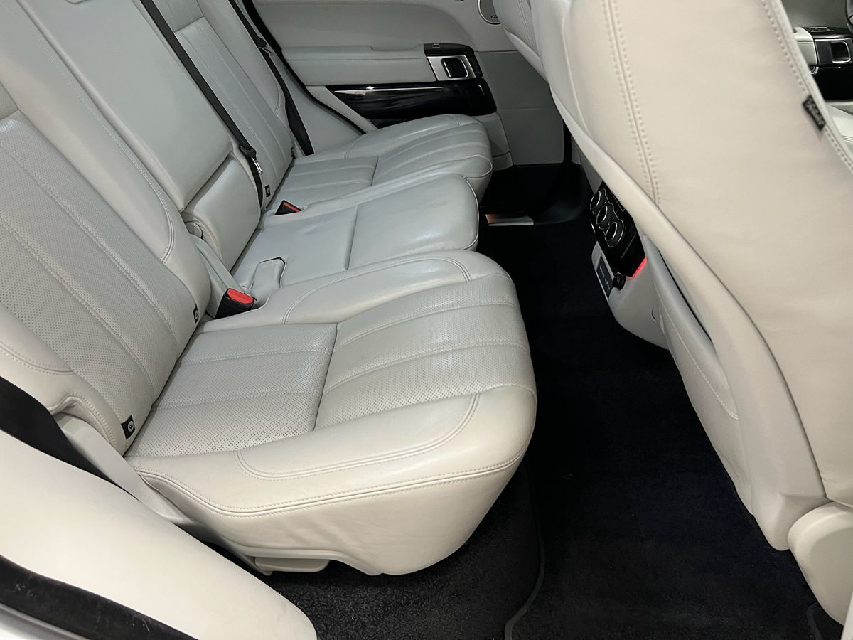 2017 Land Rover Range Rover HSE photo 3