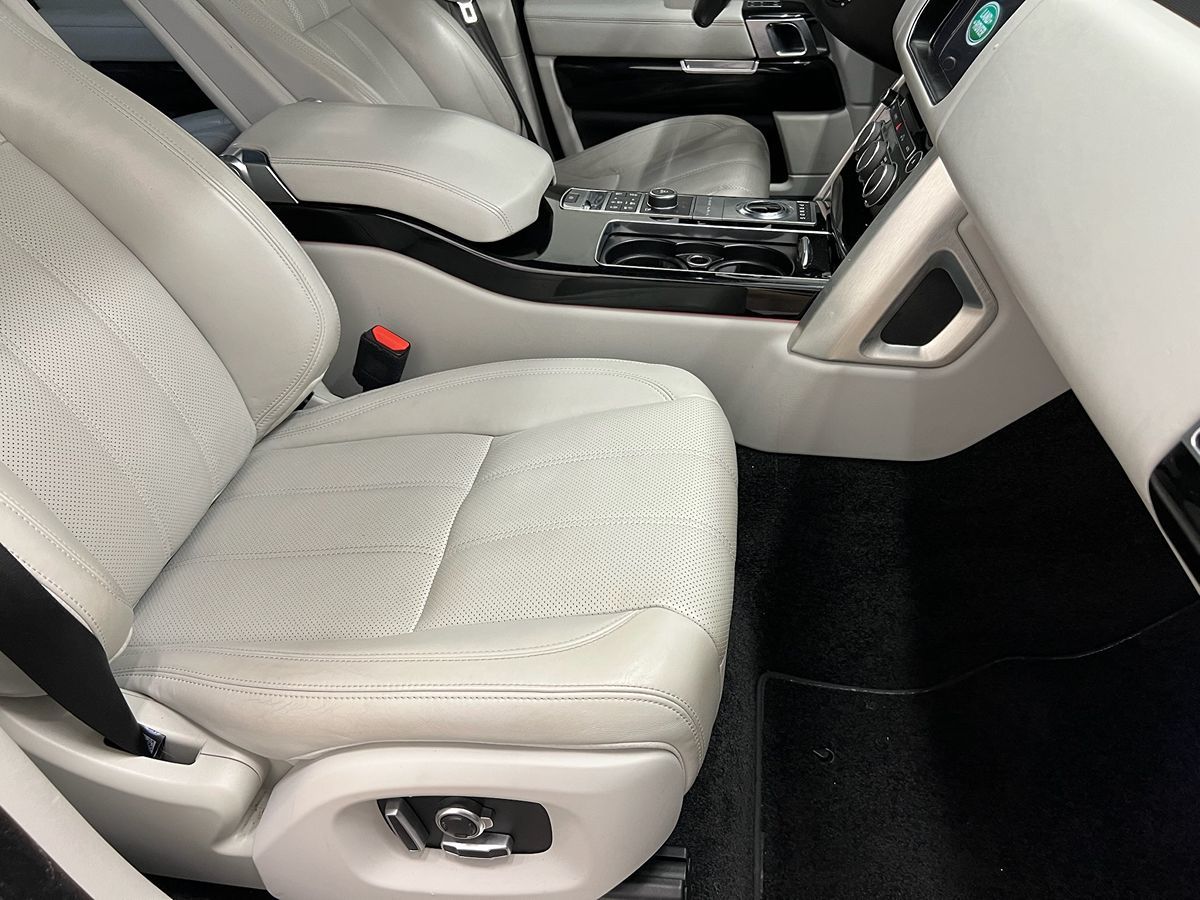 2017 Land Rover Range Rover HSE photo 5