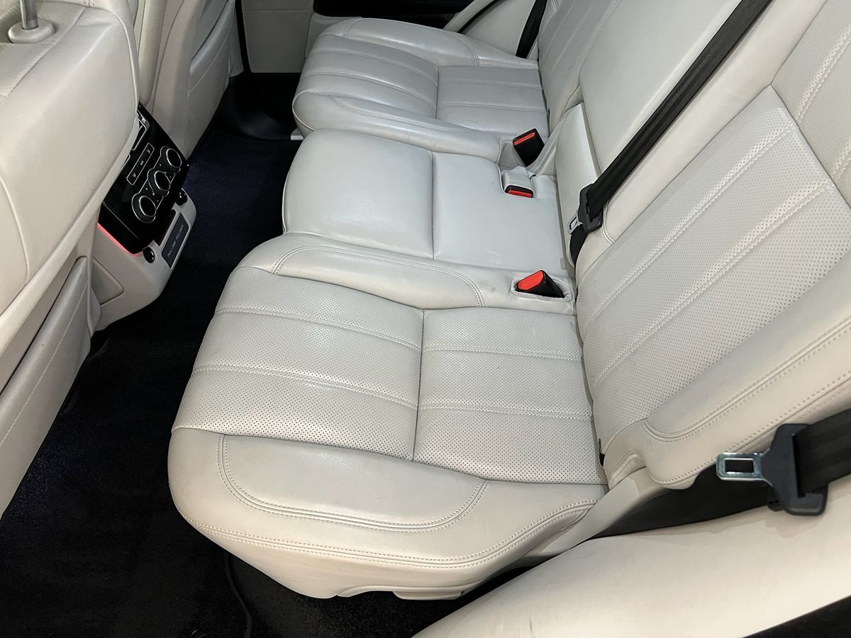2017 Land Rover Range Rover HSE photo 6