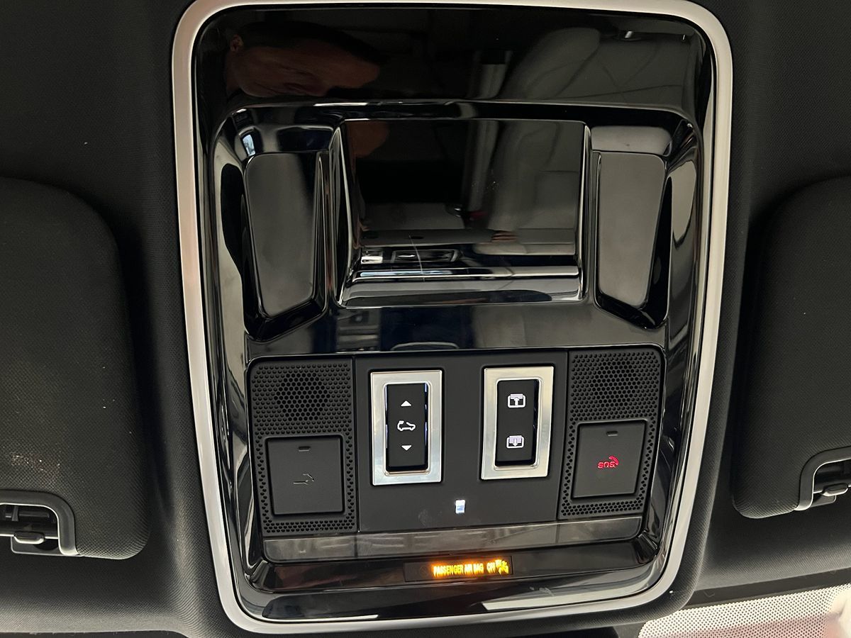 2017 Land Rover Range Rover HSE photo 17