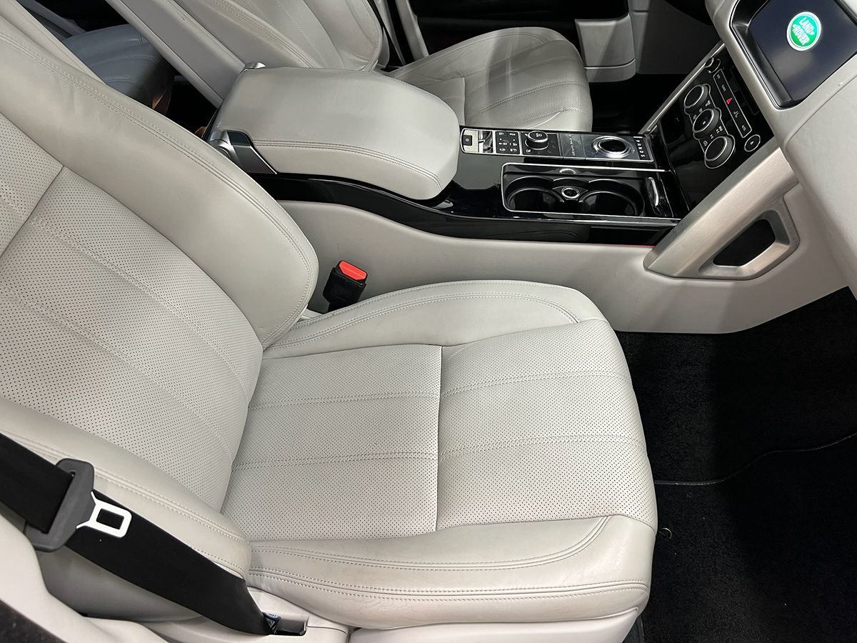 2017 Land Rover Range Rover HSE photo 7