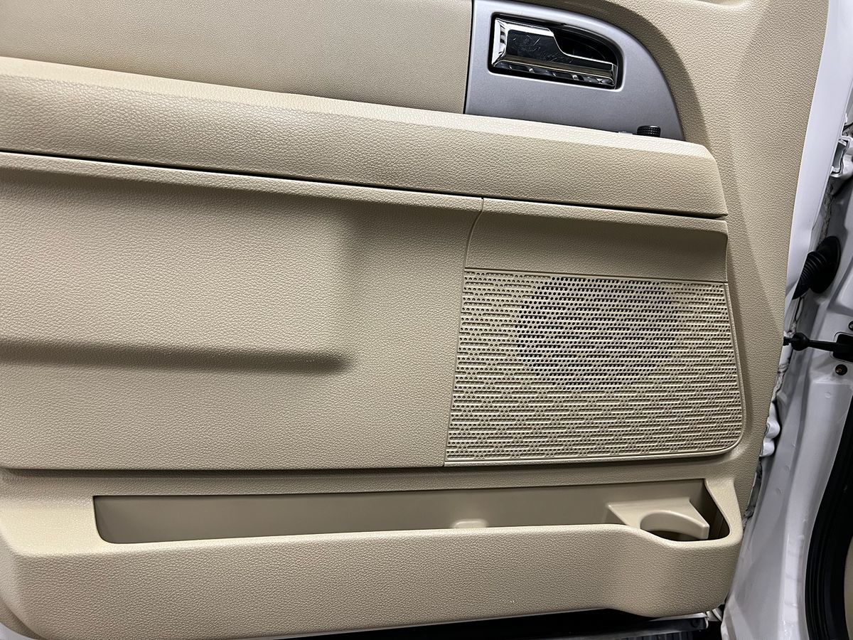 2017 Ford Expedition Limited photo 11