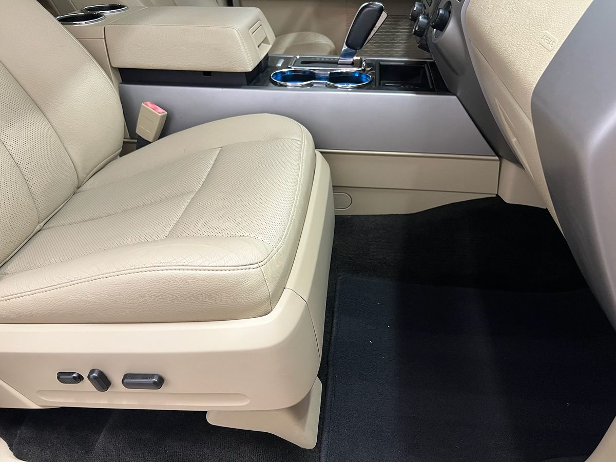 2017 Ford Expedition Limited photo 9