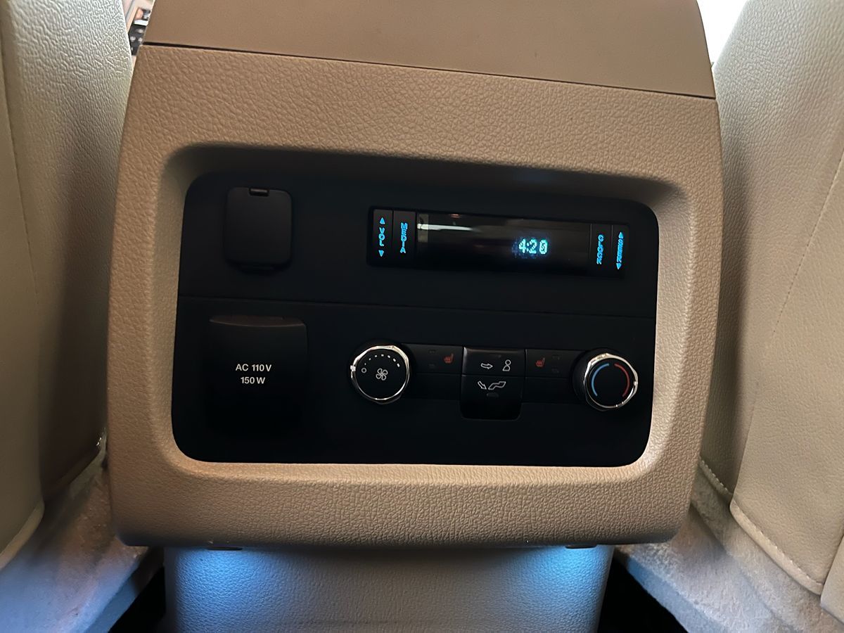 2017 Ford Expedition Limited photo 14