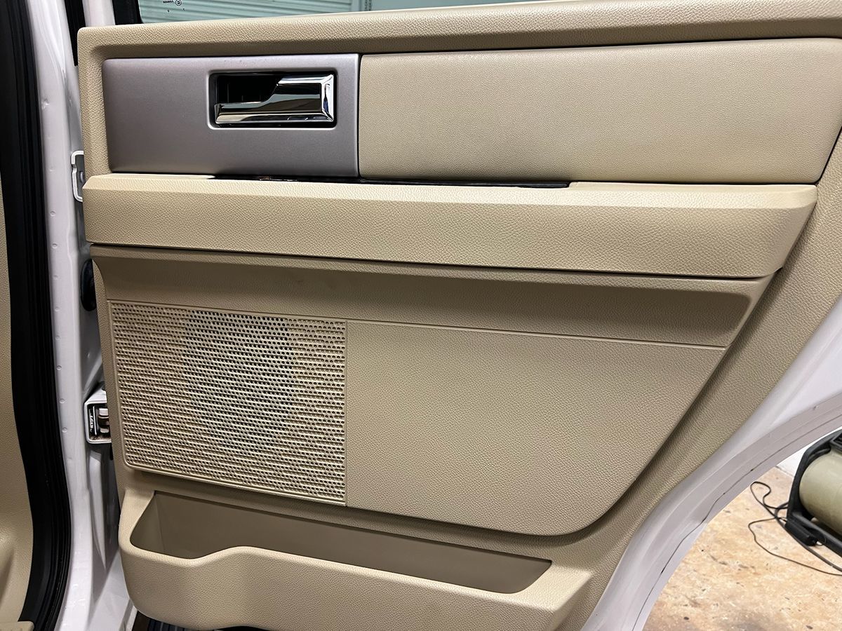 2017 Ford Expedition Limited photo 16
