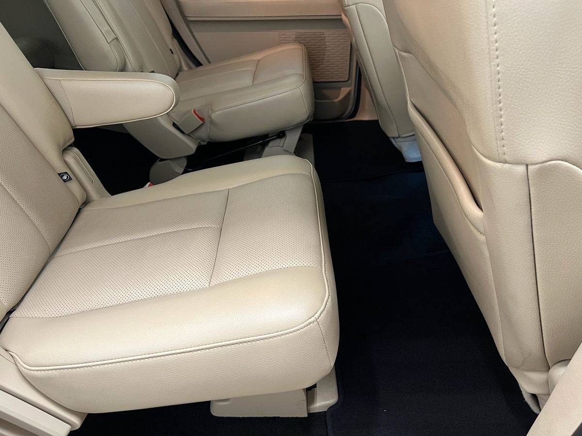 2017 Ford Expedition Limited photo 8