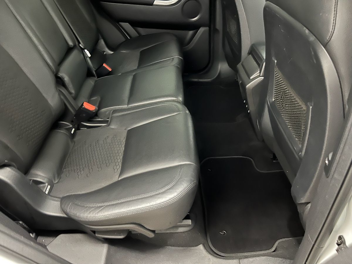 2016 Land Rover Discovery Sport SE photo 5