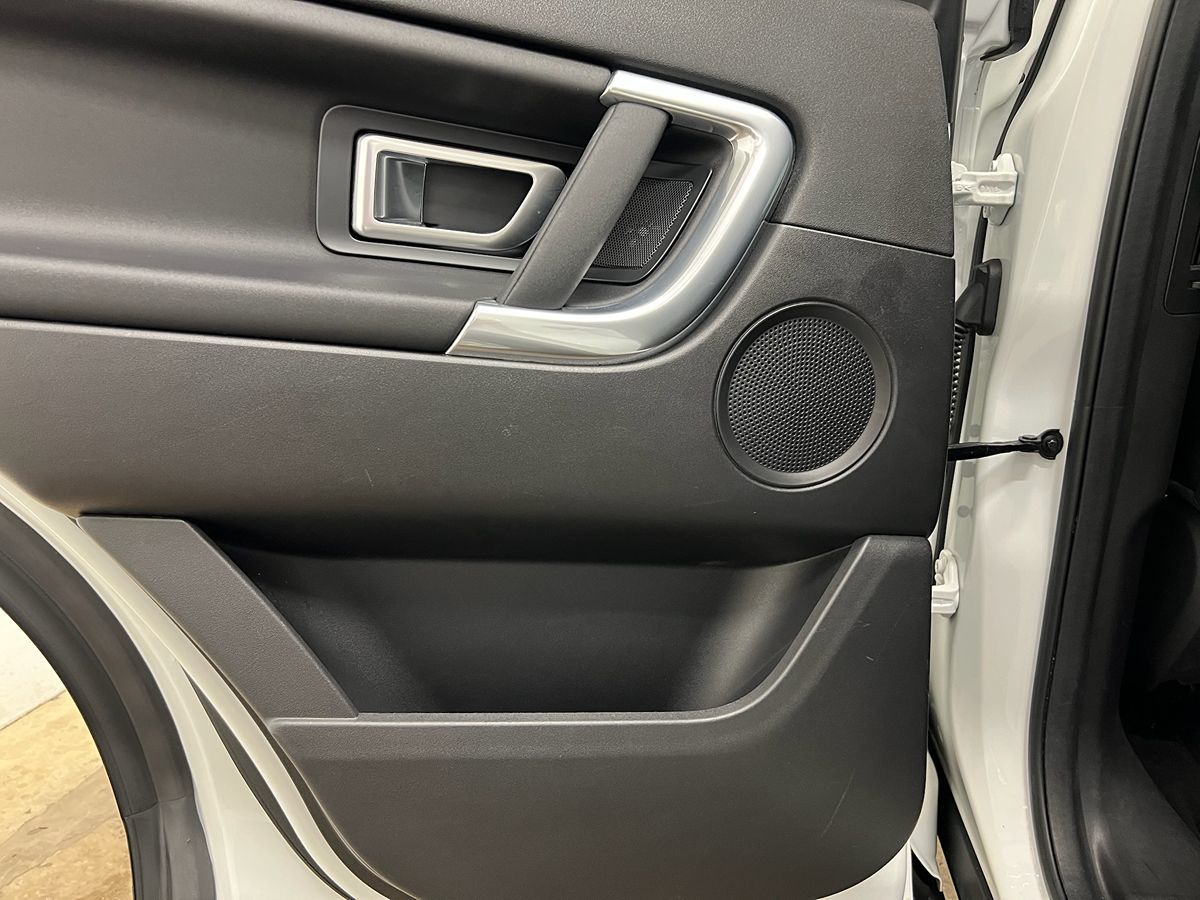 2016 Land Rover Discovery Sport SE photo 13