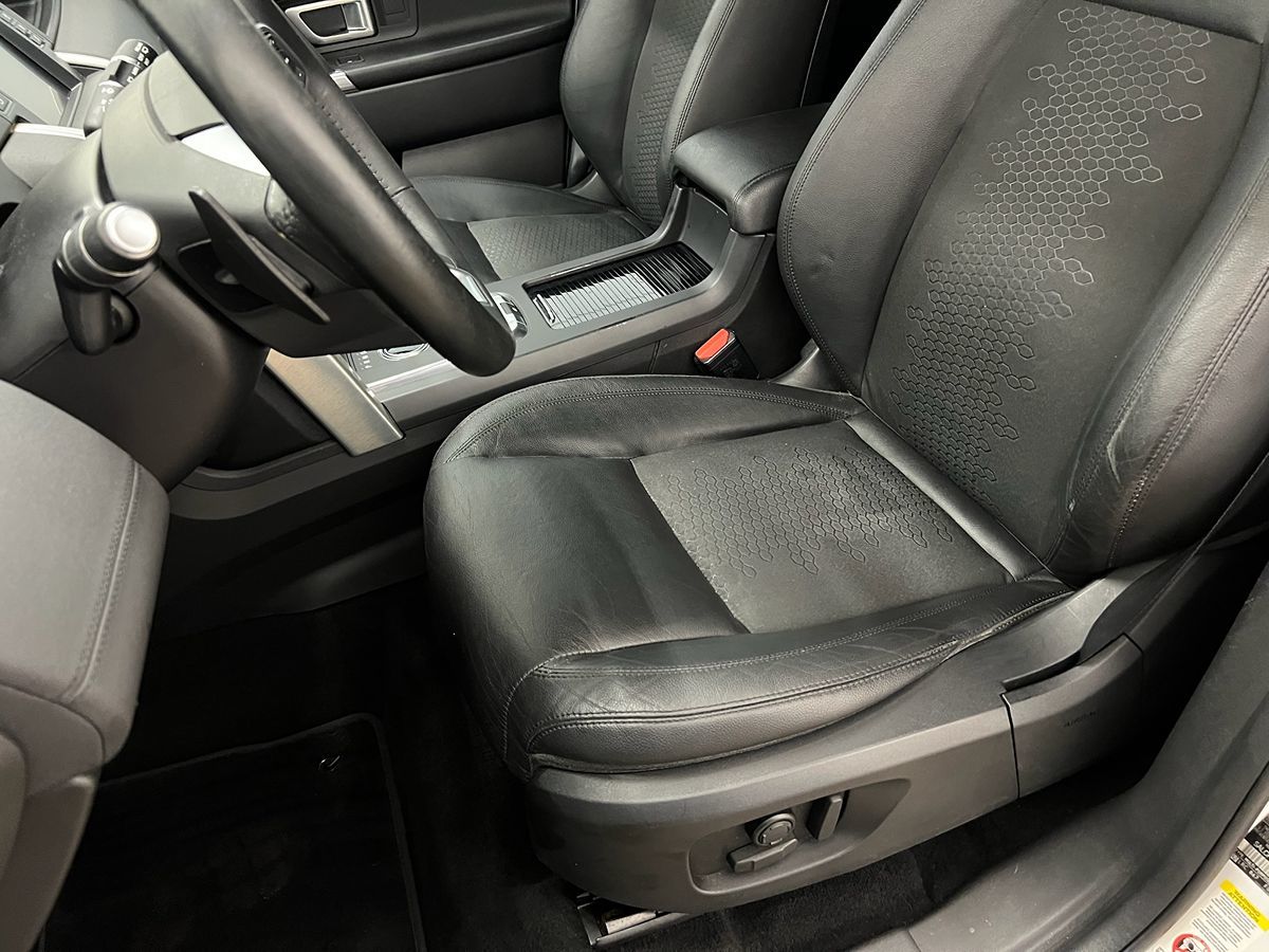 2016 Land Rover Discovery Sport SE photo 2