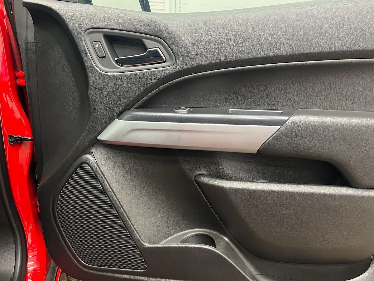 2019 Chevrolet Colorado LT photo 12