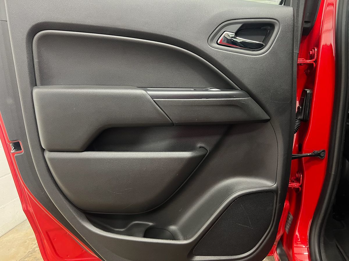 2019 Chevrolet Colorado LT photo 14