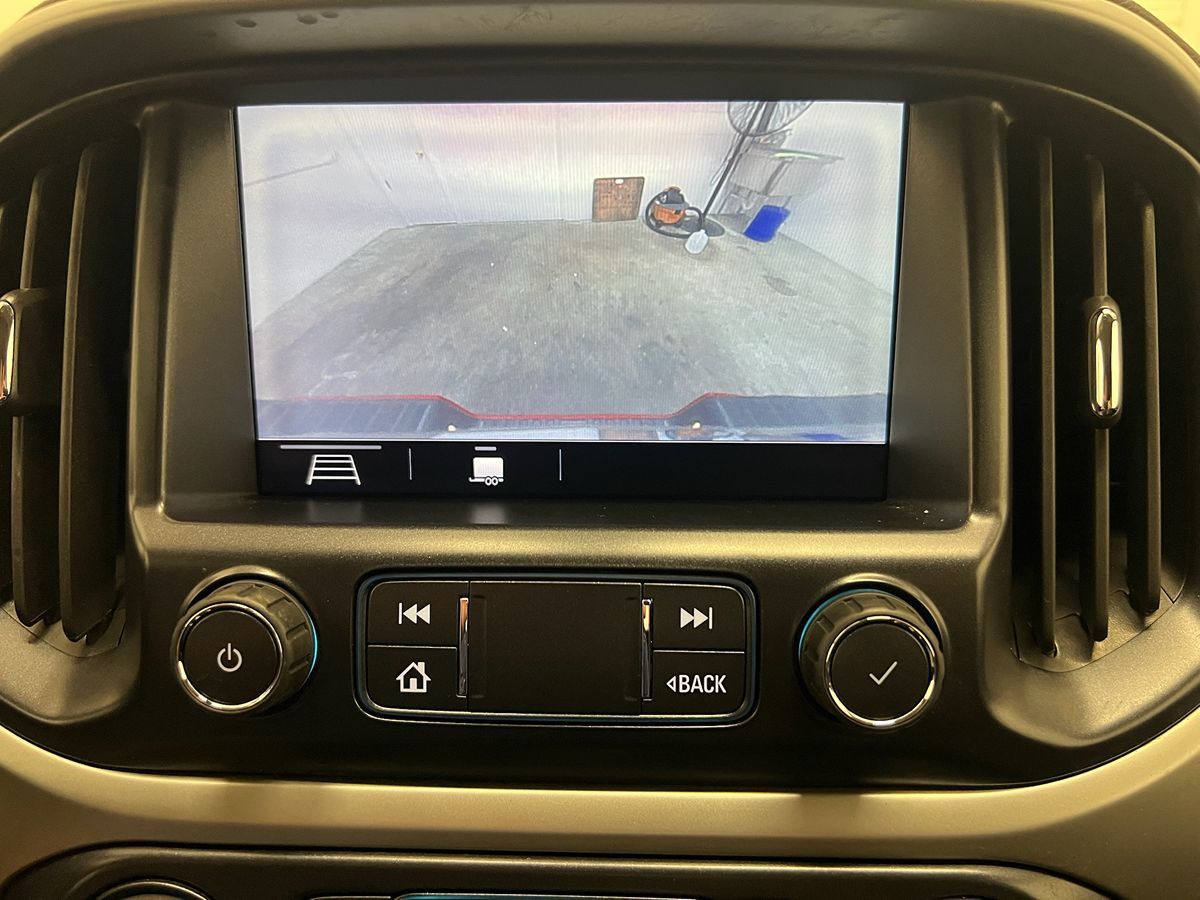 2019 Chevrolet Colorado LT photo 3