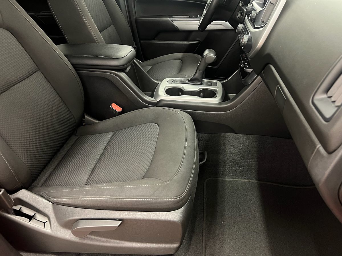 2019 Chevrolet Colorado LT photo 10