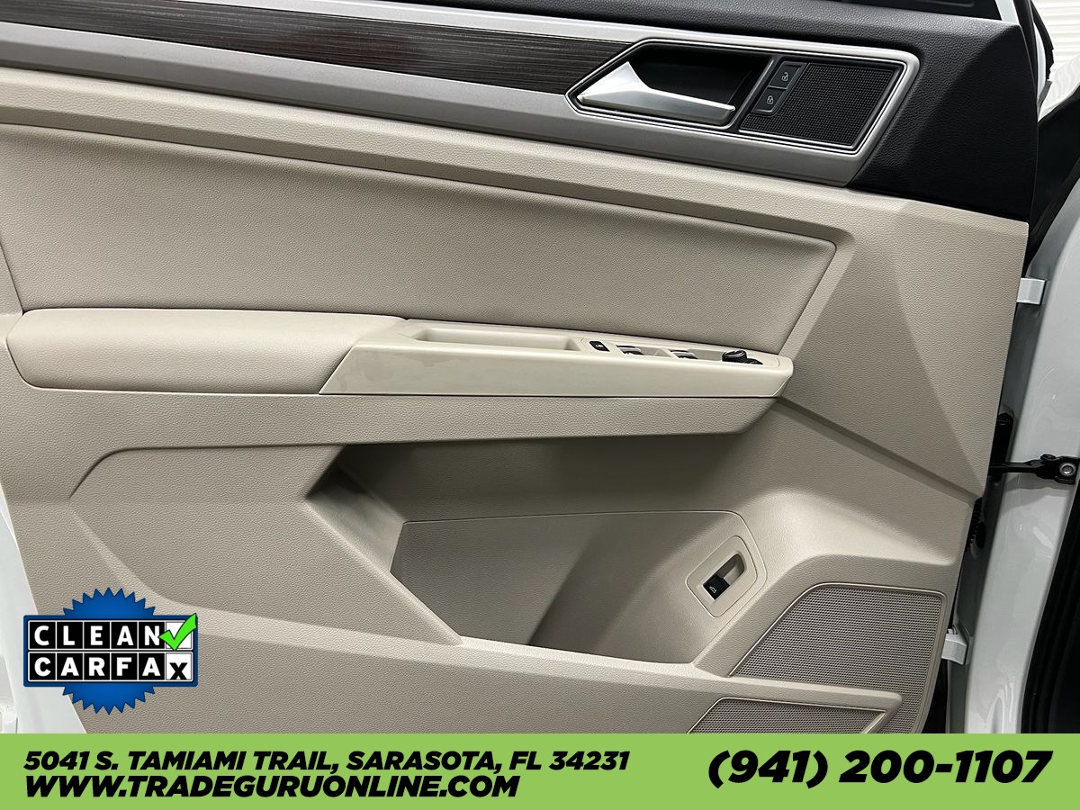 2019 Volkswagen Atlas V6 SE Technology R-Line photo 15