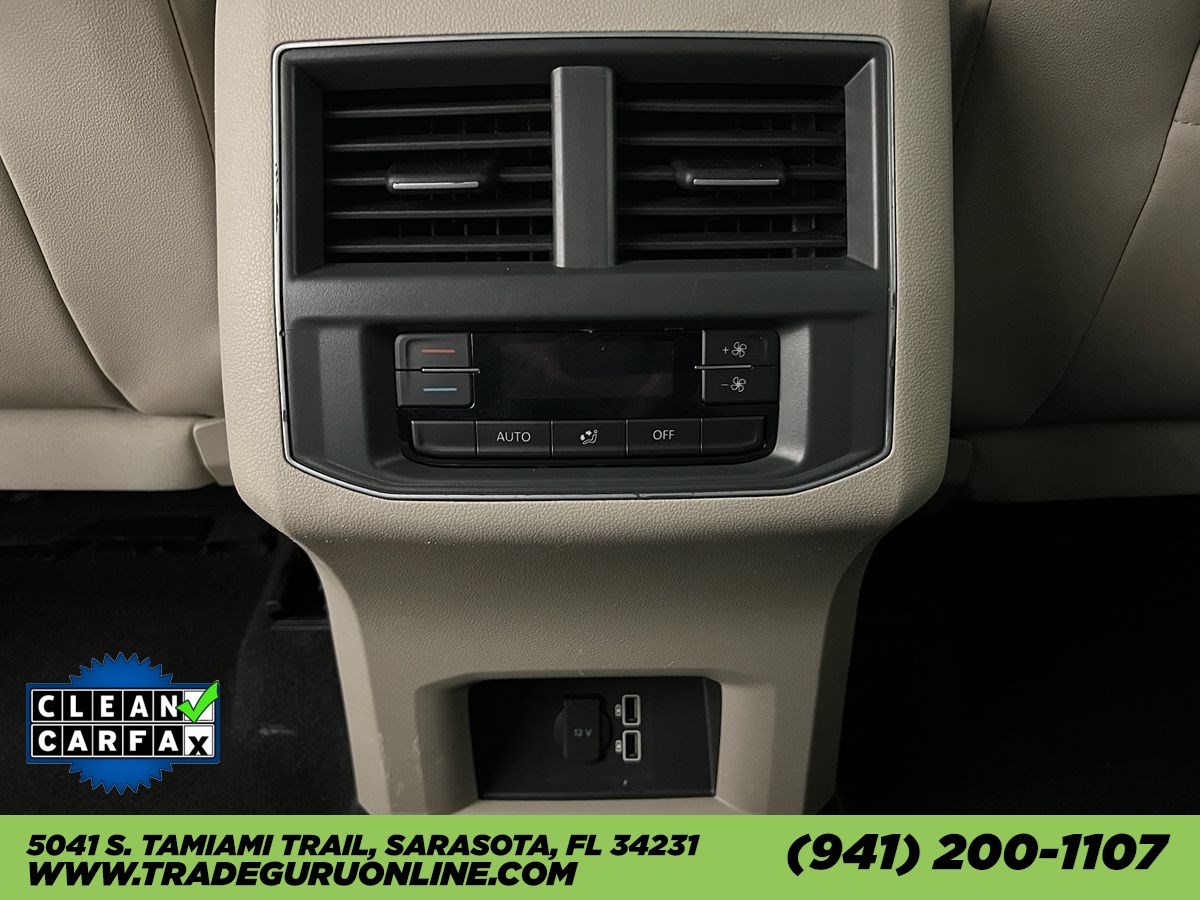 2019 Volkswagen Atlas V6 SE Technology R-Line photo 17