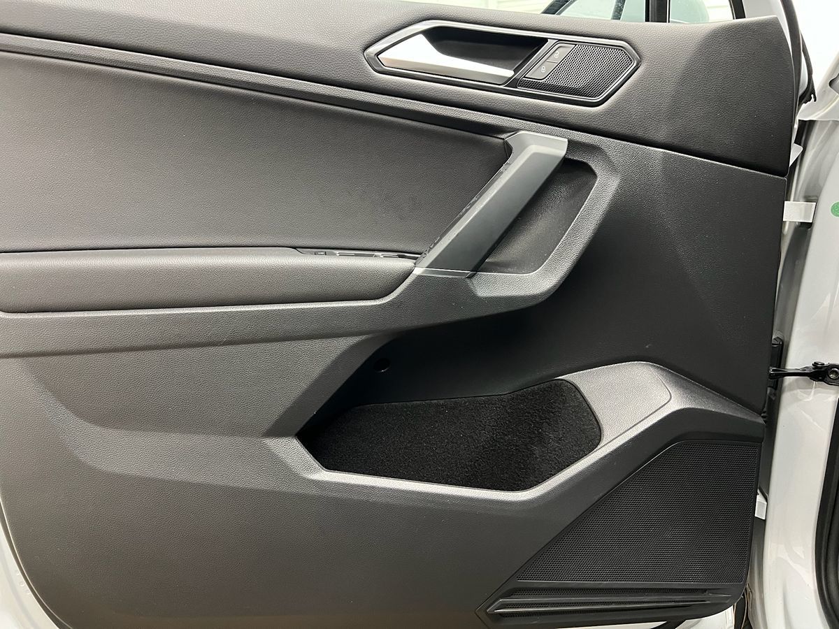 2018 Volkswagen Tiguan SE photo 12