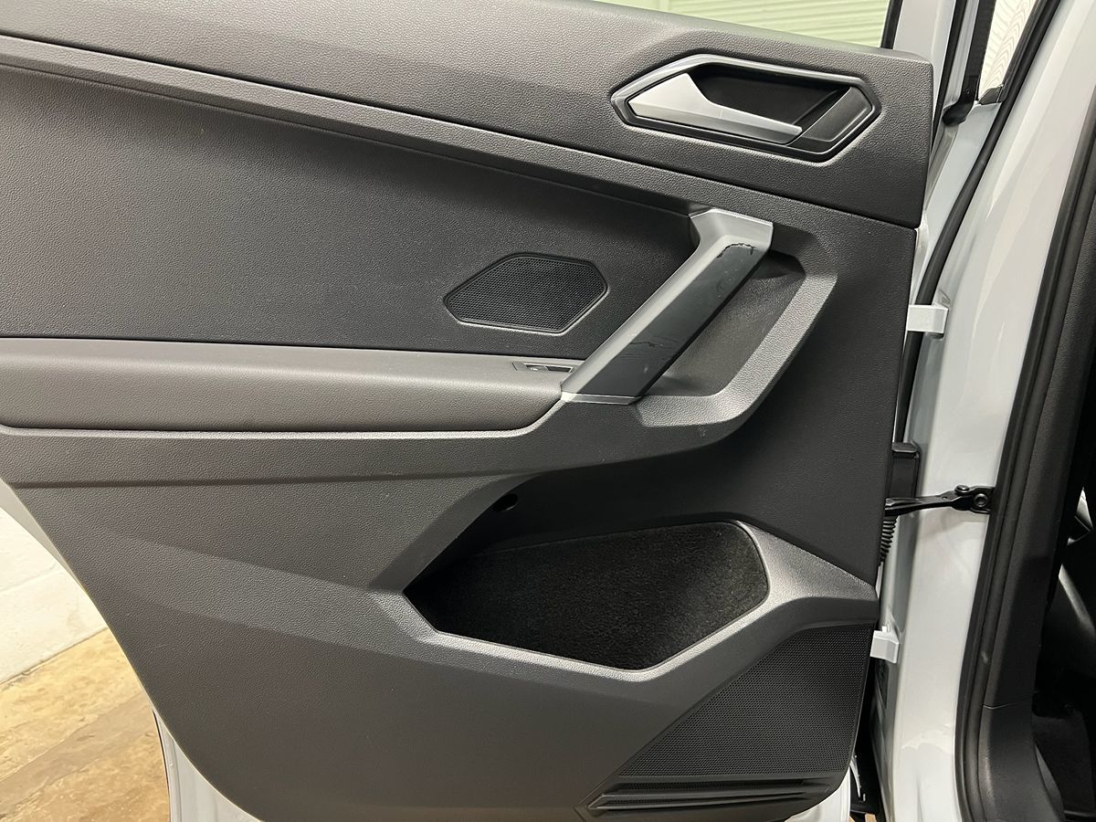 2018 Volkswagen Tiguan SE photo 14