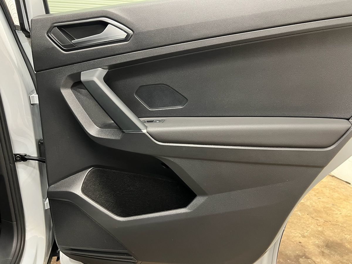 2018 Volkswagen Tiguan SE photo 16