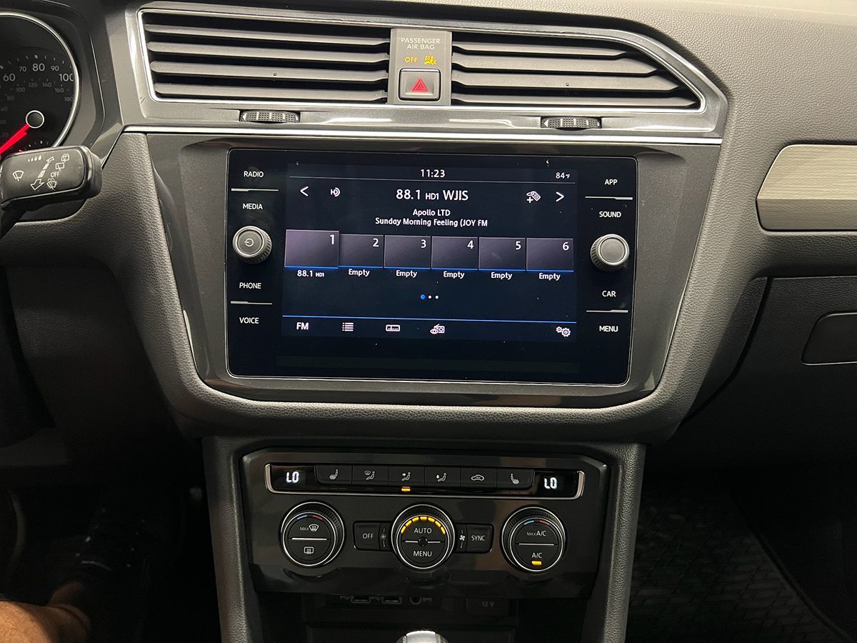 2018 Volkswagen Tiguan SE photo 17