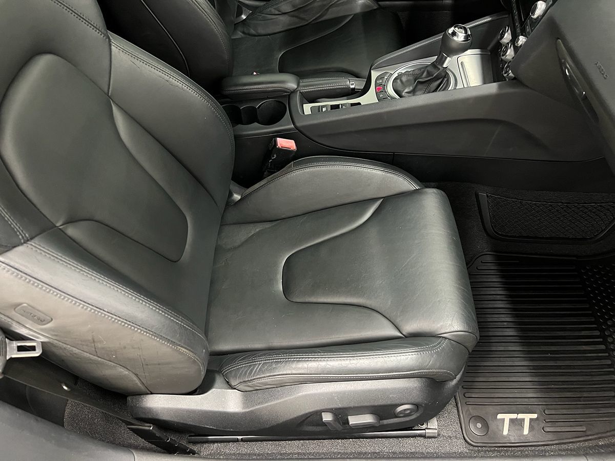 2012 Audi TT 2.0T Prestige photo 2