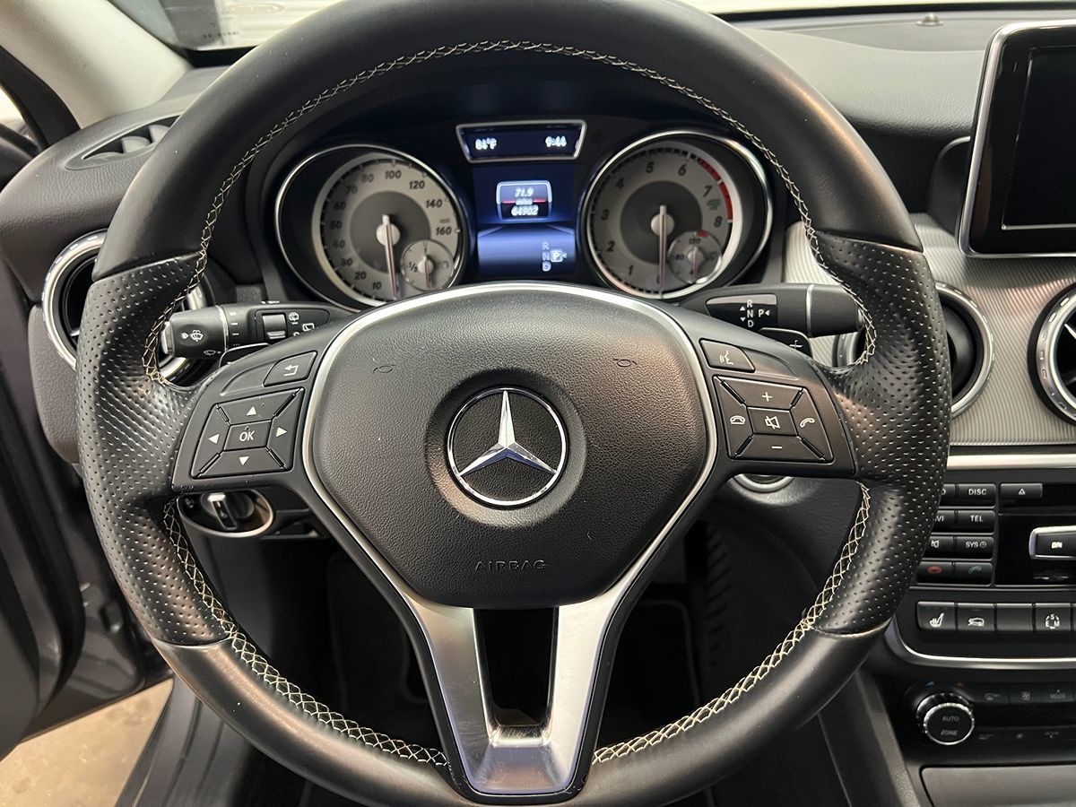 2015 Mercedes Benz GLA 4MATIC 250 photo 14