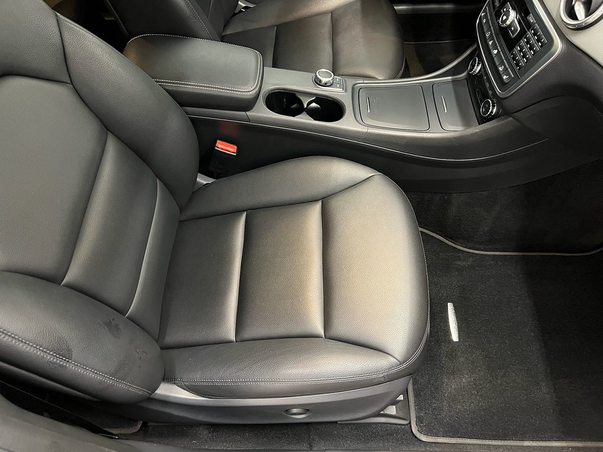 2015 Mercedes Benz GLA 4MATIC 250 photo 3