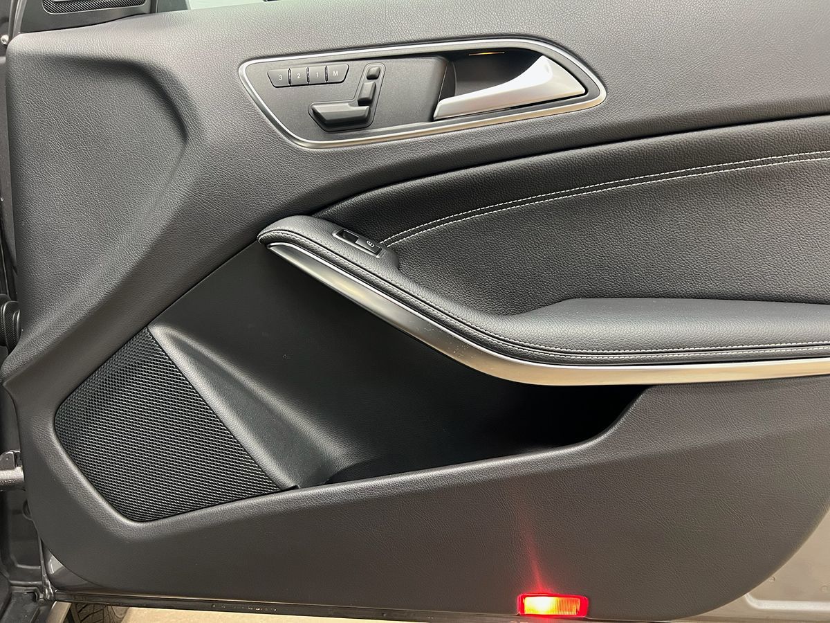 2015 Mercedes Benz GLA 4MATIC 250 photo 16