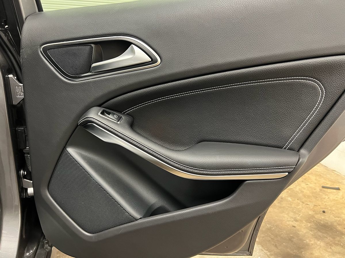 2015 Mercedes Benz GLA 4MATIC 250 photo 18