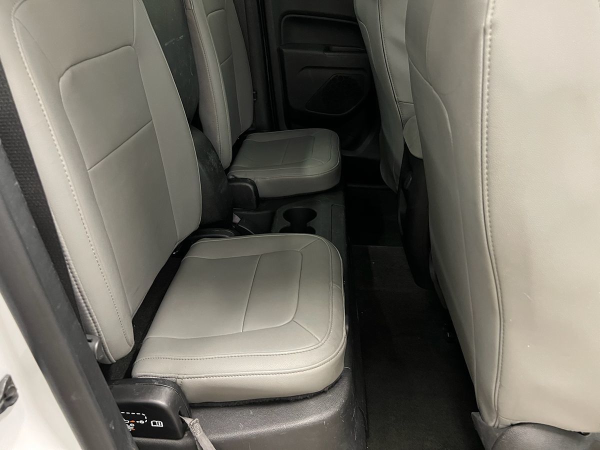 2015 Chevrolet Colorado Base photo 4