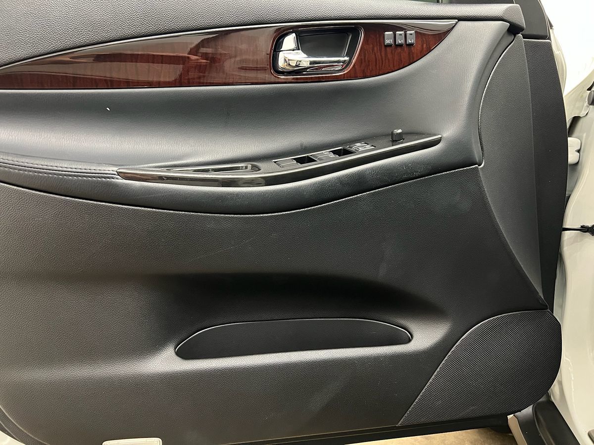 2016 Infiniti QX50 Premium photo 14