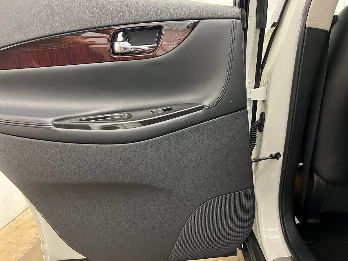 2016 Infiniti QX50 Premium photo 15