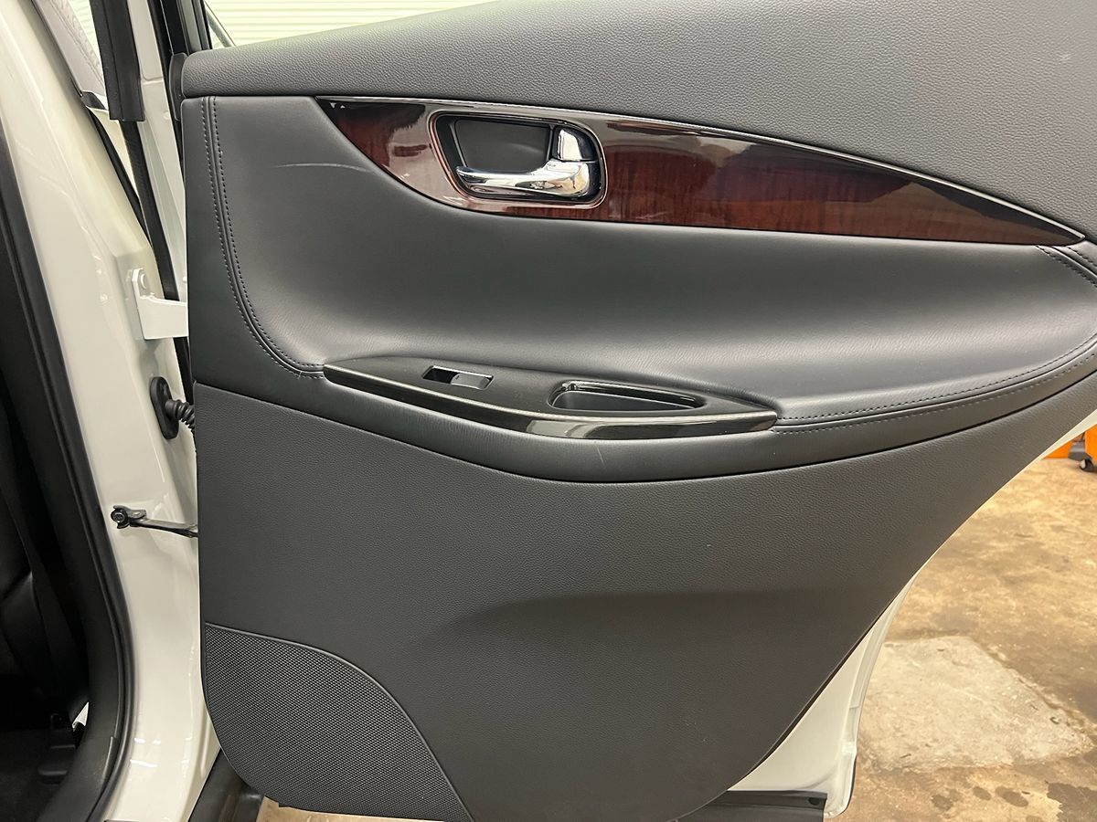 2016 Infiniti QX50 Premium photo 16