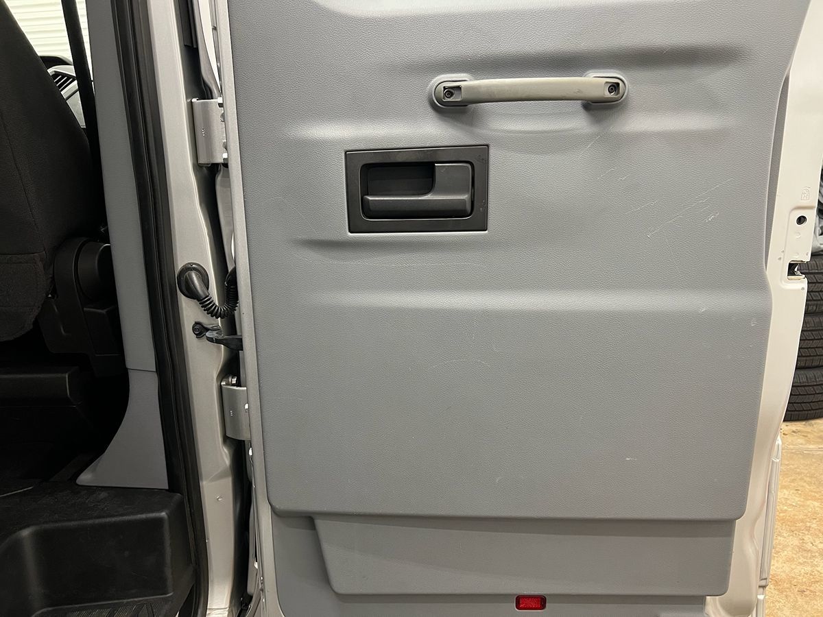 2016 Ford Transit XLT photo 10