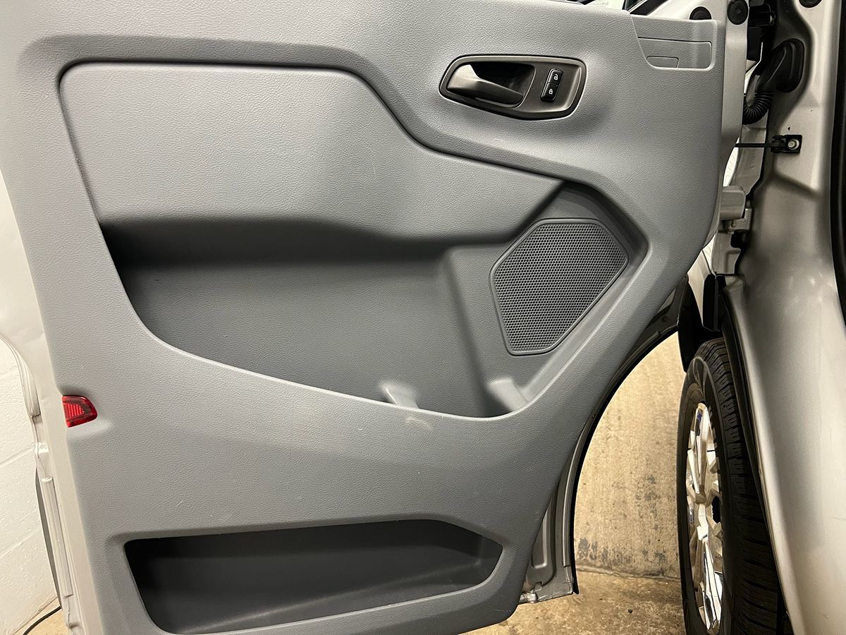 2016 Ford Transit XLT photo 13